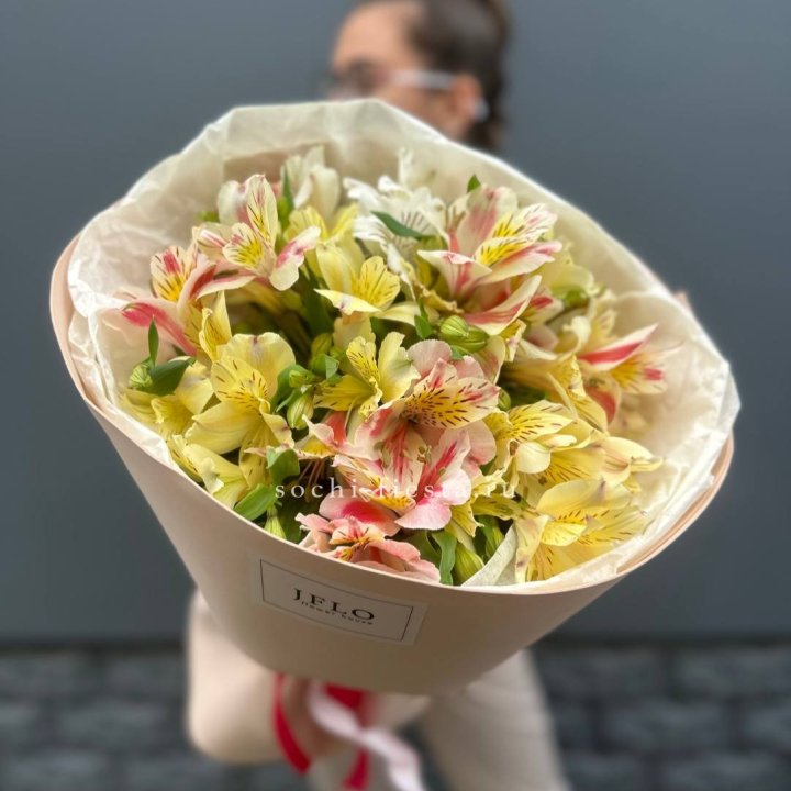 Альстромерии в нежном оформлении в Ставрополи