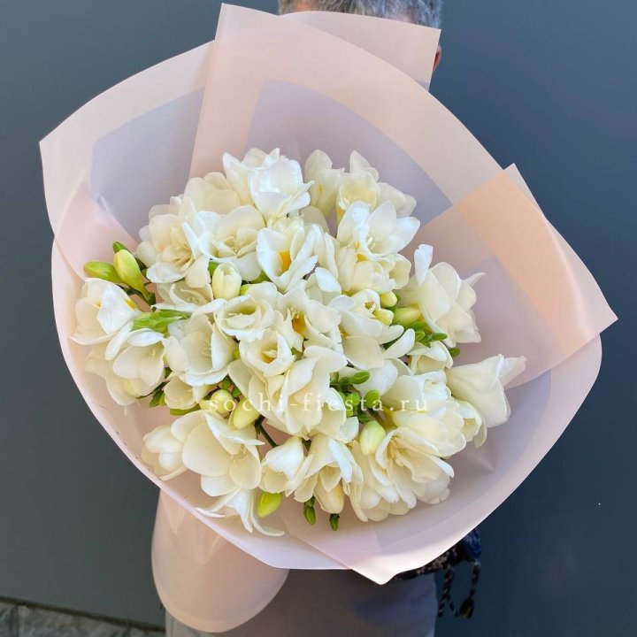 Букет белых фрезий  в Ставрополи
