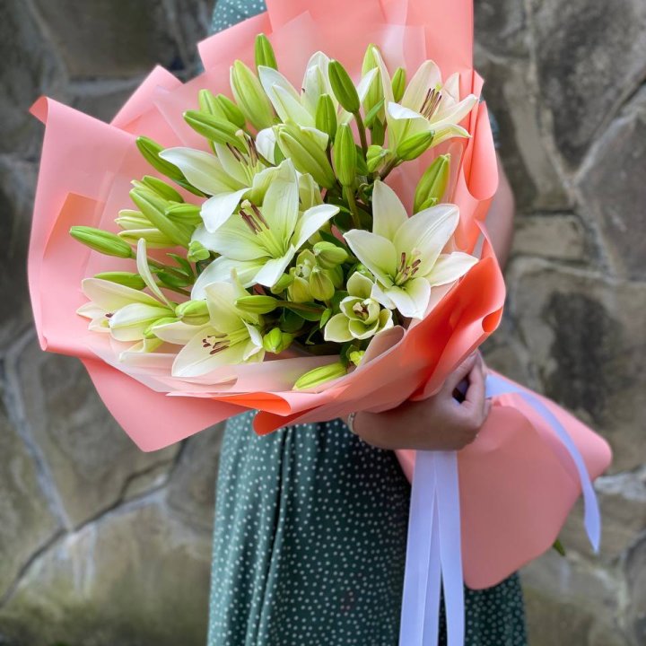 Букет из 7 белых лилий в Ставрополи