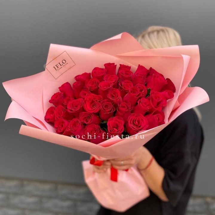 35 красных роз в Ставрополи