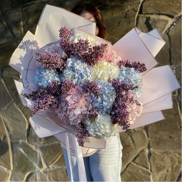 Букет гортензии с сиренью в Ставрополи