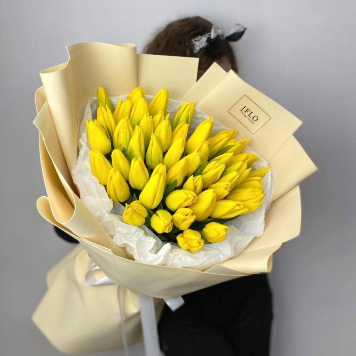 51 жёлтый тюльпан в Ставрополи