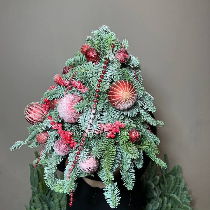 Ёлка красная в Ставрополи