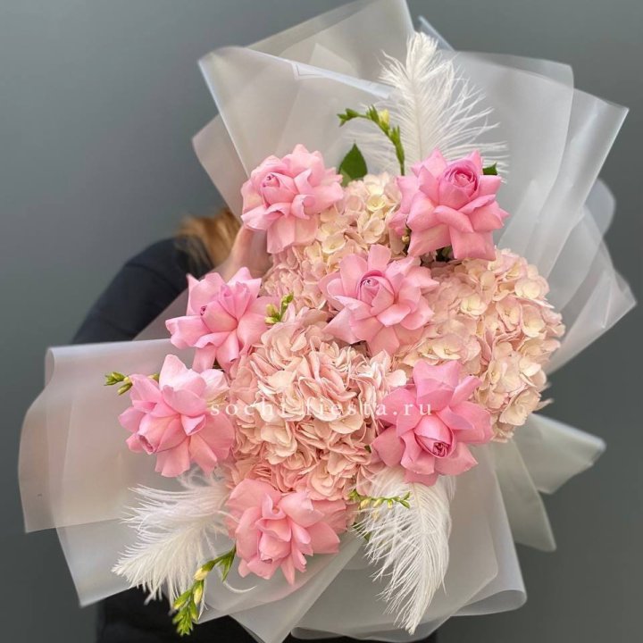  Букет  из гортензий и розовых роз в Ставрополи