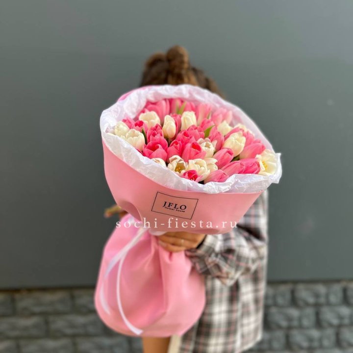 51 бело-розовый тюльпан в Ставрополи