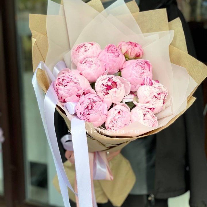 11 пионов в оформлении в Ставрополи