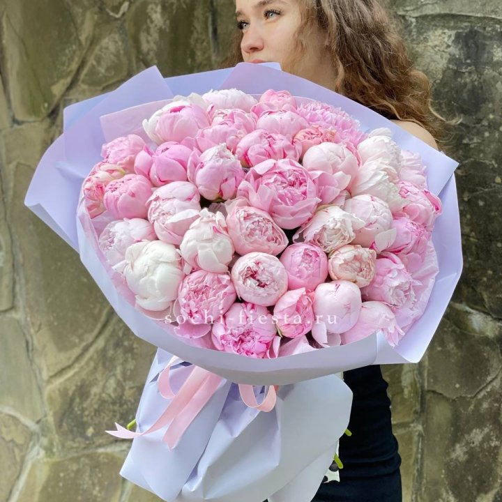 39 нежных пионов в Ставрополи