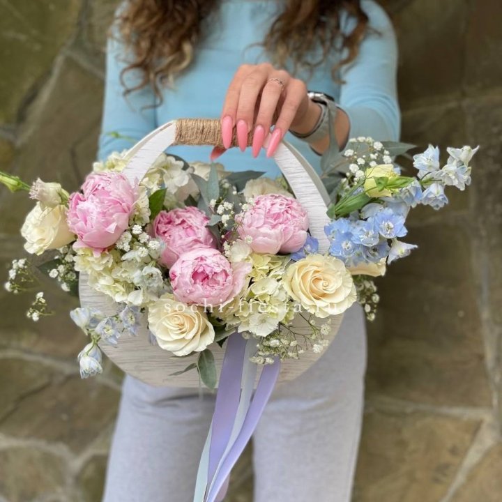 Ящик с пионами в Ставрополи