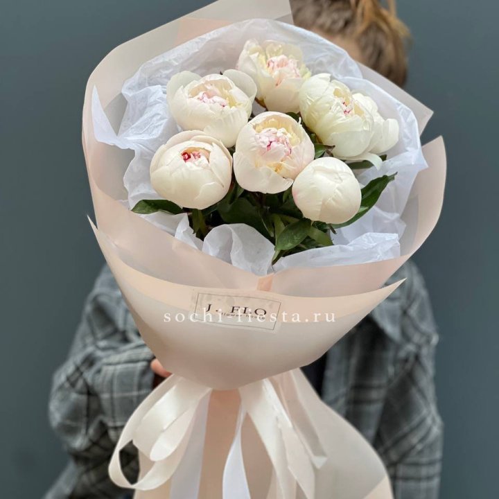 Букет белых пионов в Ставрополи