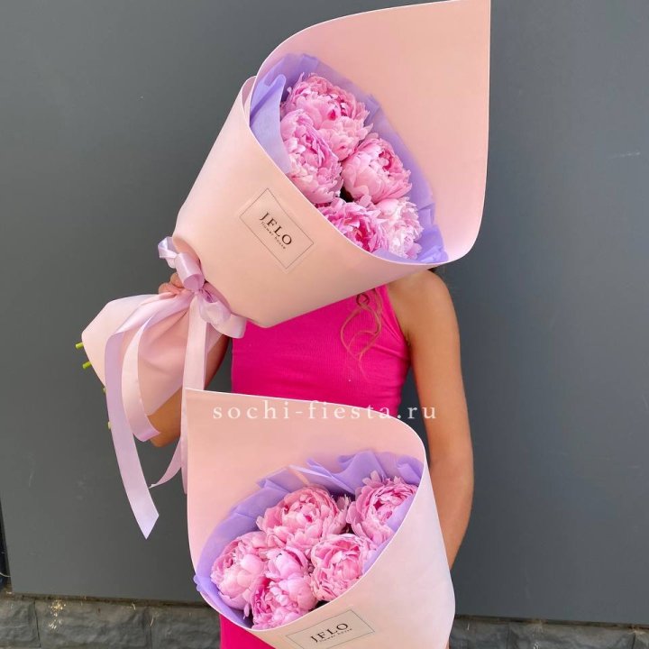 Букет из 5 пионов в Ставрополи