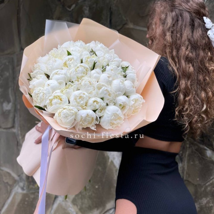35 белых пион в Ставрополи