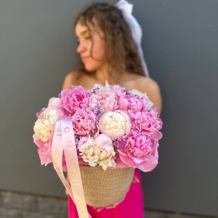 15 пионов в джутовом кашпо в Ставрополи