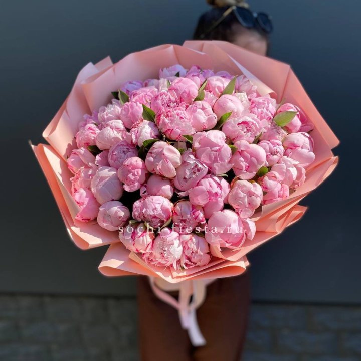 Нежный букет 51 пионов  в Ставрополи