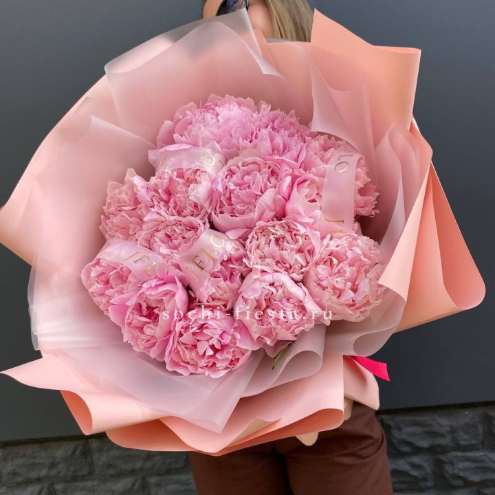 15 пионов "Монинг" в Ставрополи