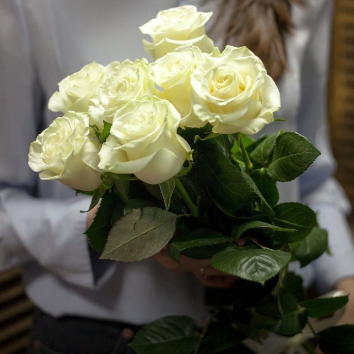 7 белых роз в Ставрополи