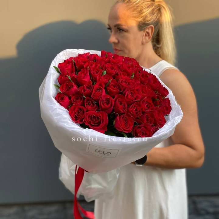 51 роза мадам ред в нежном оформлении в Ставрополи