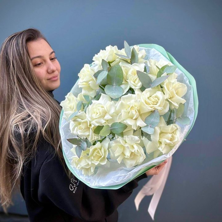 15 Белых французских роз "Ноте бьянка" в Ставрополи