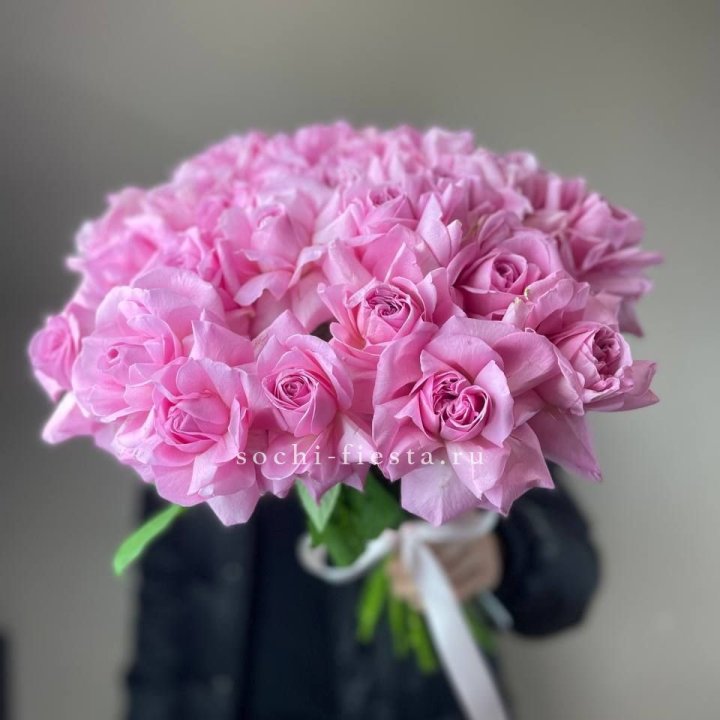 25 розовых французских роз в Ставрополи