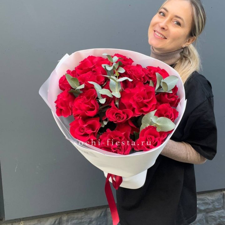 17 Красных французских роз в Ставрополи