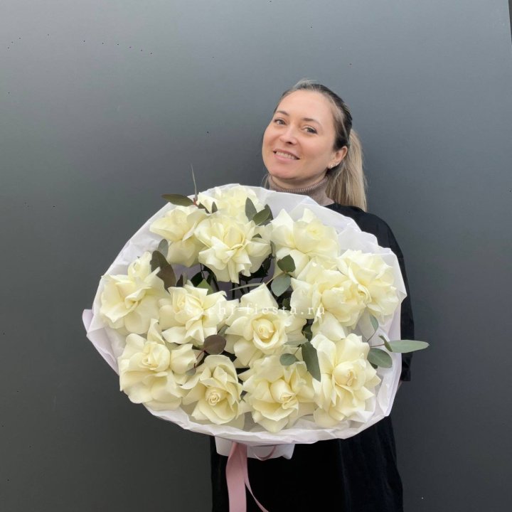 13 Белых французских роз Облако в Ставрополи