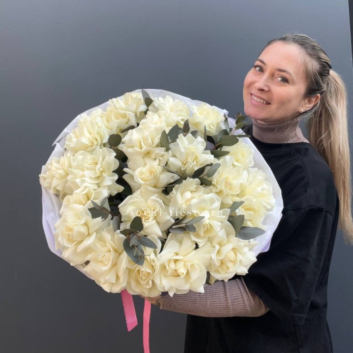 25 Белых французских роз Вайт найс в Ставрополи