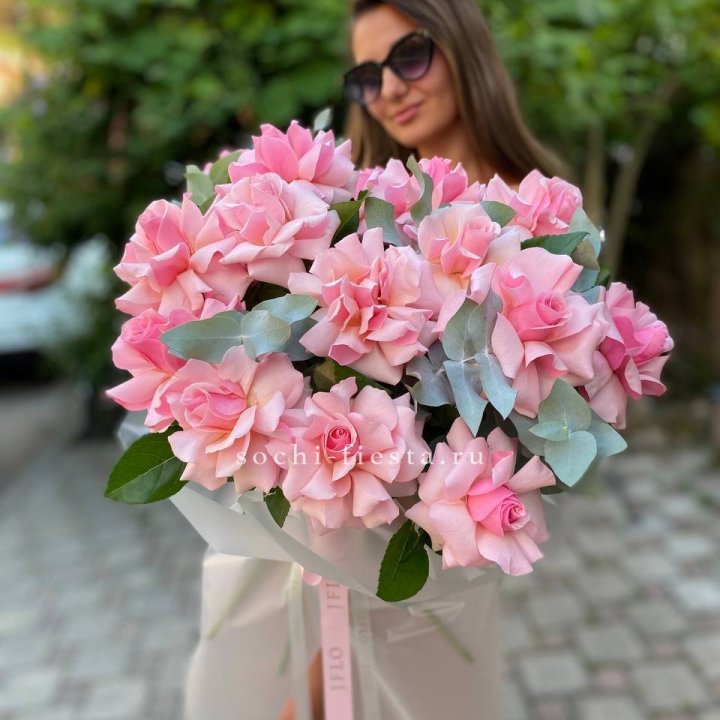17 Розовых  французских роз в Ставрополи