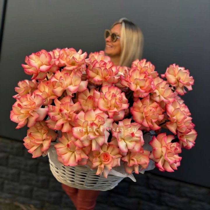 45 французских роз Джумилия в корзине в Ставрополи