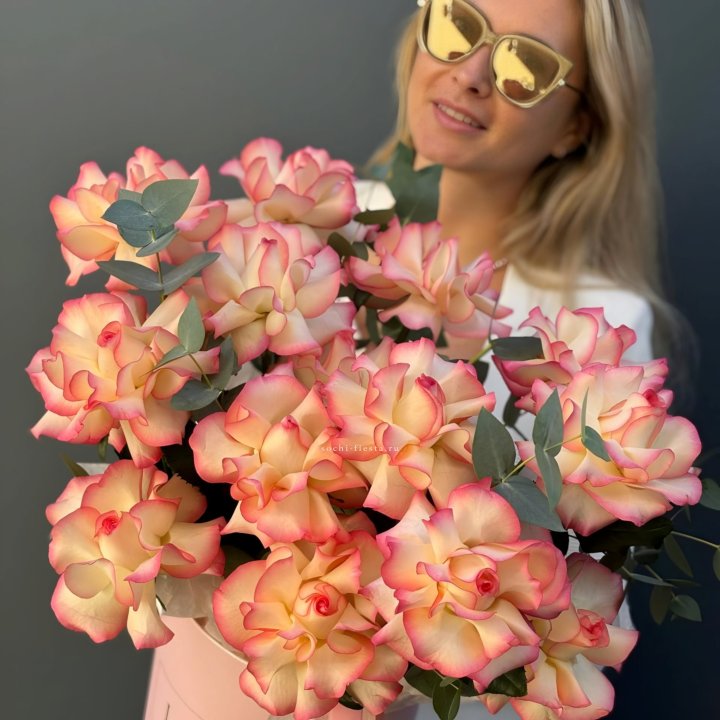 15 французских  роз Джумилия в боксе в Ставрополи