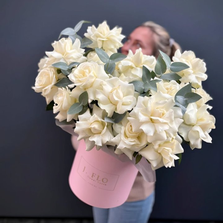 25 Французских белых роз в боксе в Ставрополи