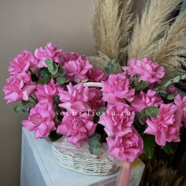 25 роз в цветочной корзине Пинк в Ставрополи
