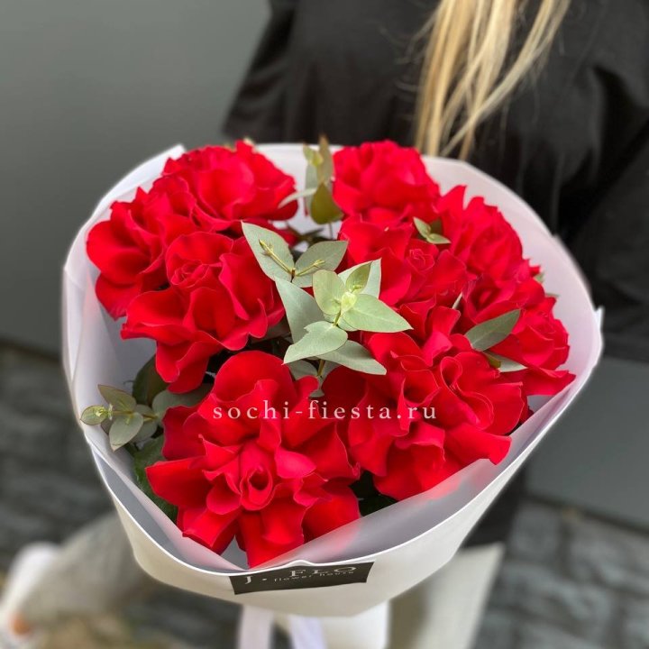 9 Красных французских роз в Ставрополи
