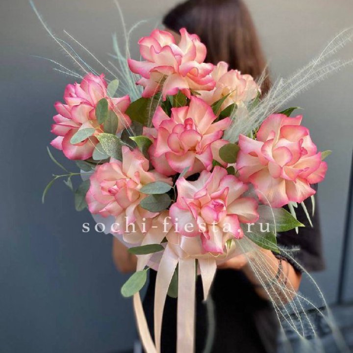 9 Французских роз Джумилия в боксе в Ставрополи