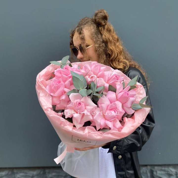 7 розовых роз в Ставрополи