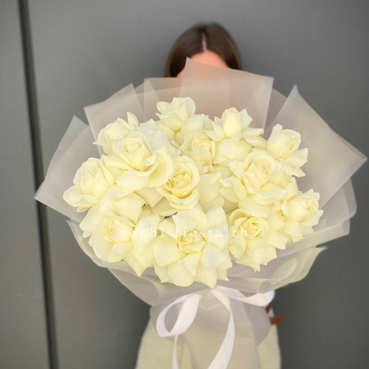 13 белых роз в Ставрополи