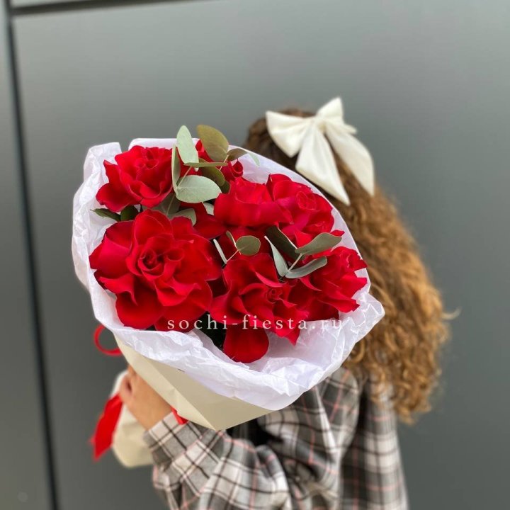 7 красных французских роз в Ставрополи