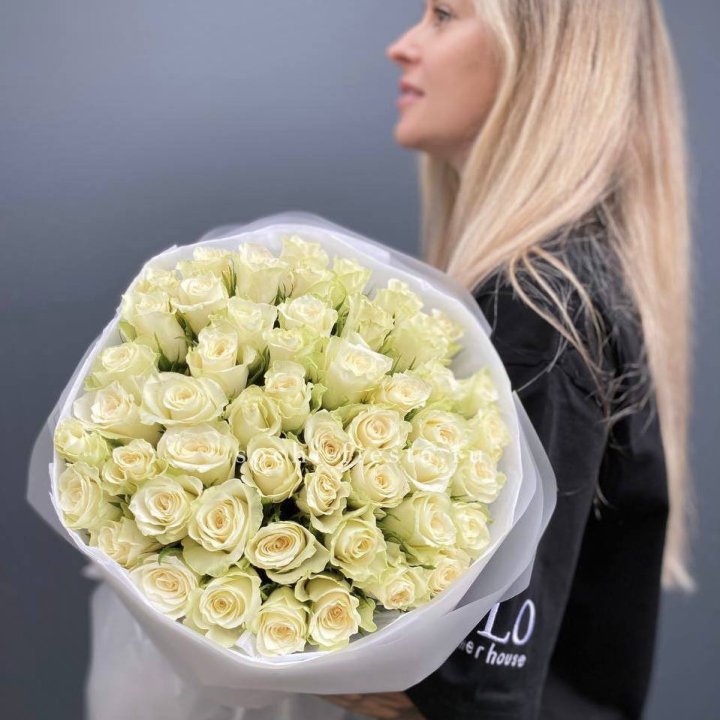 Воздушный букет из 51 белой кенийской розы в Ставрополи