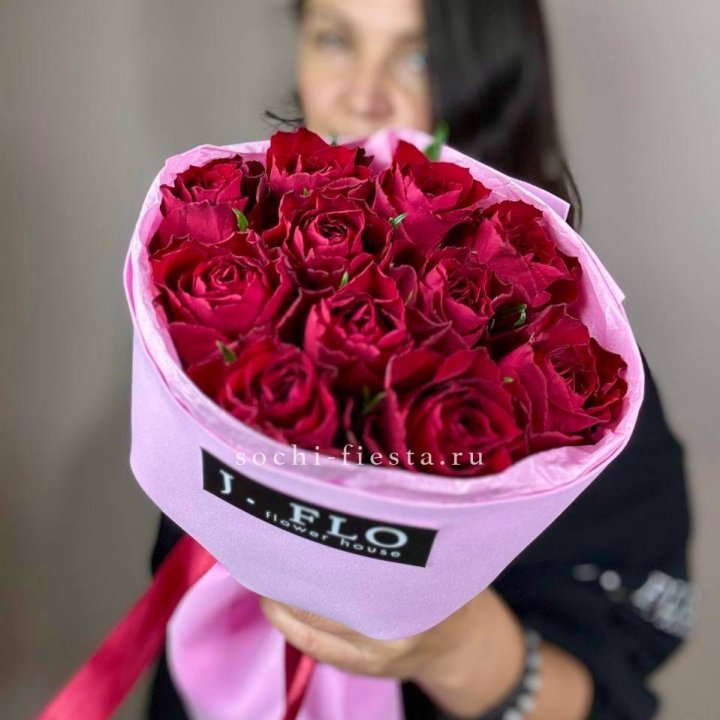 11 красных роз мадам ред в Ставрополи