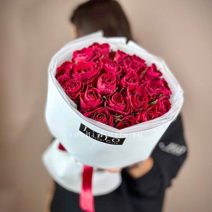 Букет красных роз мадам ред в Ставрополи