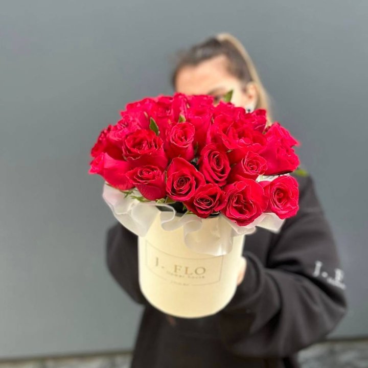 27 кенийских роз в боксе в Ставрополи