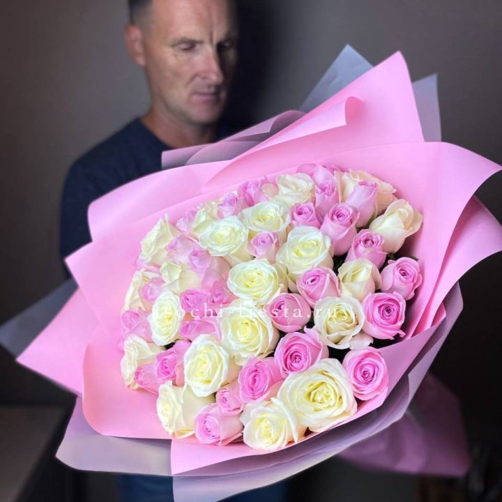 51 белых и розовых роз в Ставрополи