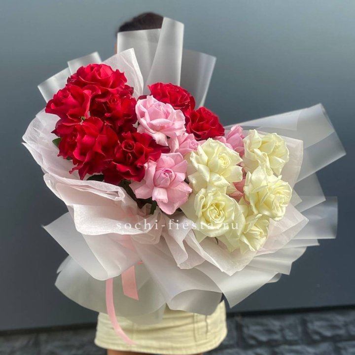 Микс из 17 роз в Ставрополи
