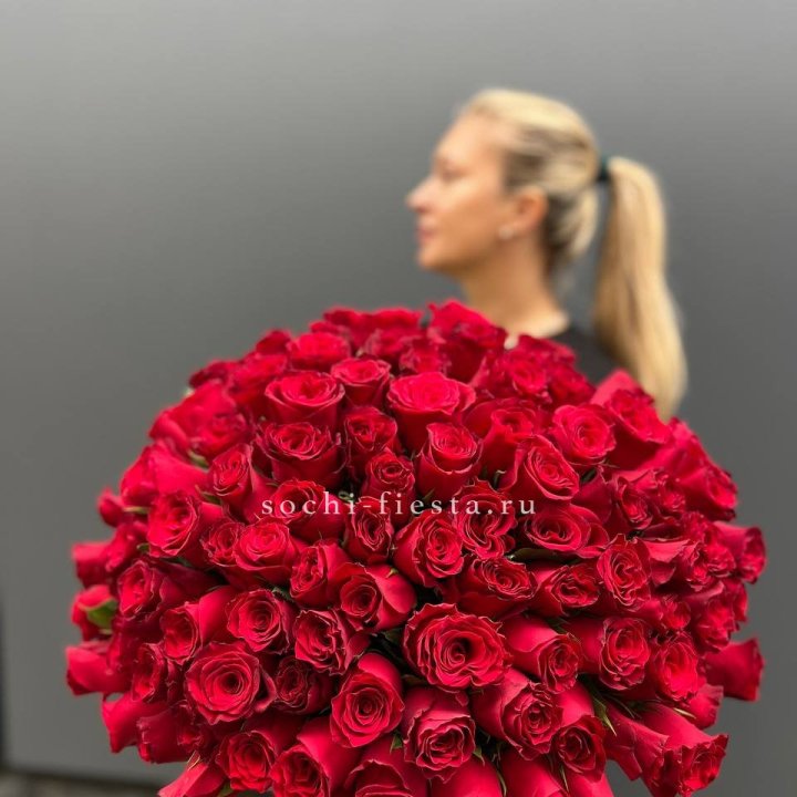Охапка из 101 красной розы в Ставрополи