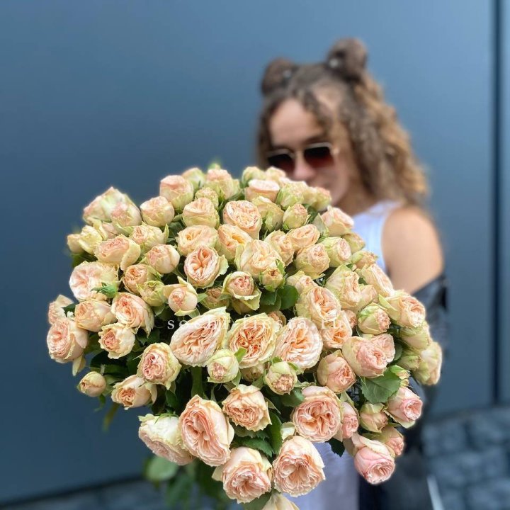 25 пионовидных роз в Ставрополи