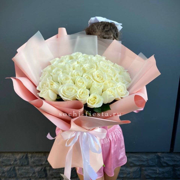 35 белых роз в Ставрополи