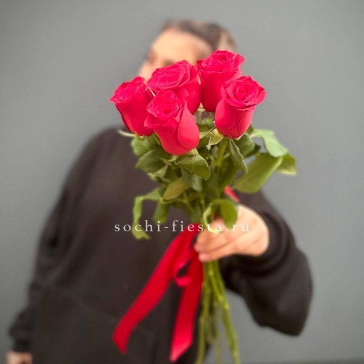 Букет 5 красных роз  в Ставрополи