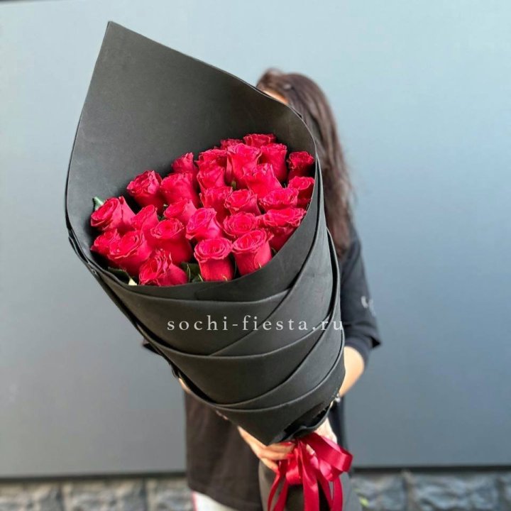 25 высоких красных роз в Ставрополи