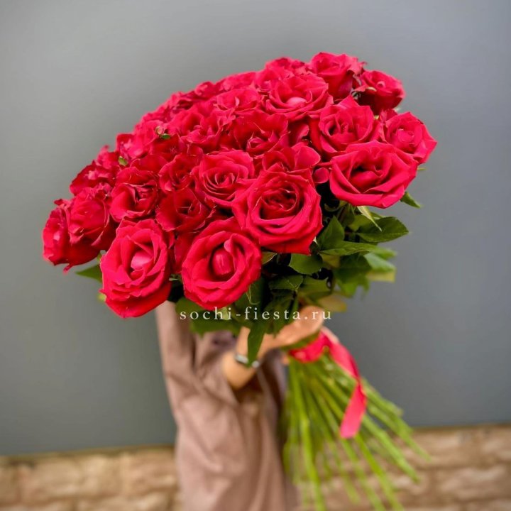 51 высокая красная роза в Ставрополи