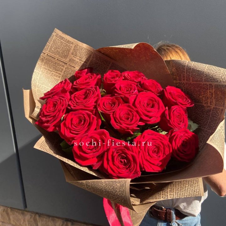 19 красных роз Леди Крафт в Ставрополи