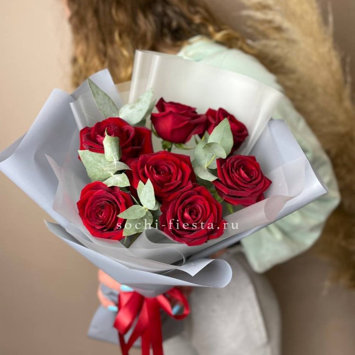7 красных роз в Ставрополи