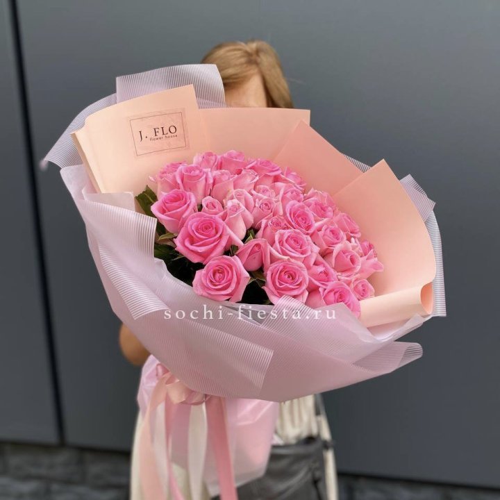 33 Розовые розы в Ставрополи